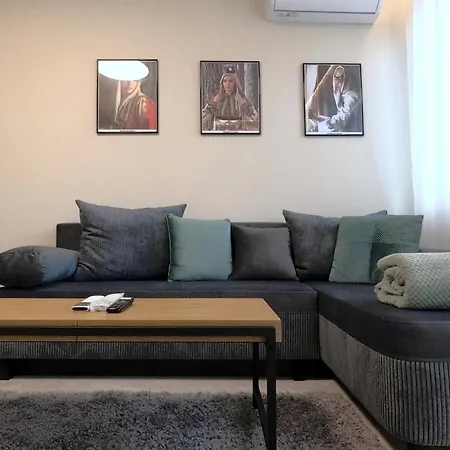 Contemporary Homes With Balcony דירה