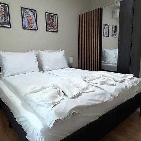 Contemporary Homes With Balcony דירה *