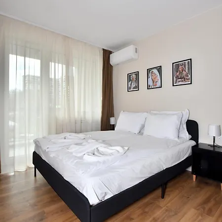 Contemporary Homes With Balcony דירה