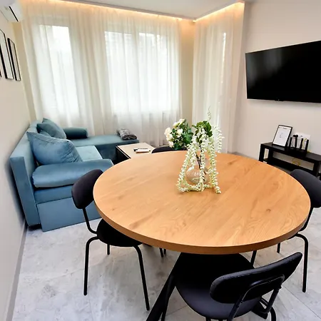 Contemporary Homes With Balcony דירה *