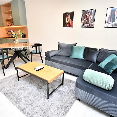 아파트 Contemporary Homes With Balcony 소피아